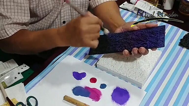 Explorando la belleza de texturas y colores en brocado